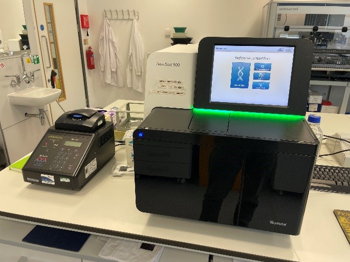 MiSeq, equipment that looks like a black box with illuminated display screen